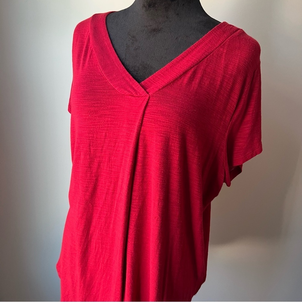 Old Navy Women's Bright Red V-Neck Tee